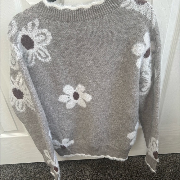 Gray V-Neck Floral Sweater - Picture 2 of 4